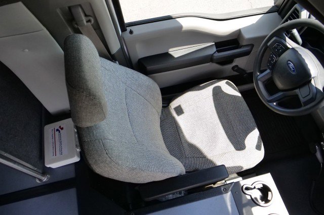 Used 2017 Ford F550 2WD Regular Cab Super Duty image 22