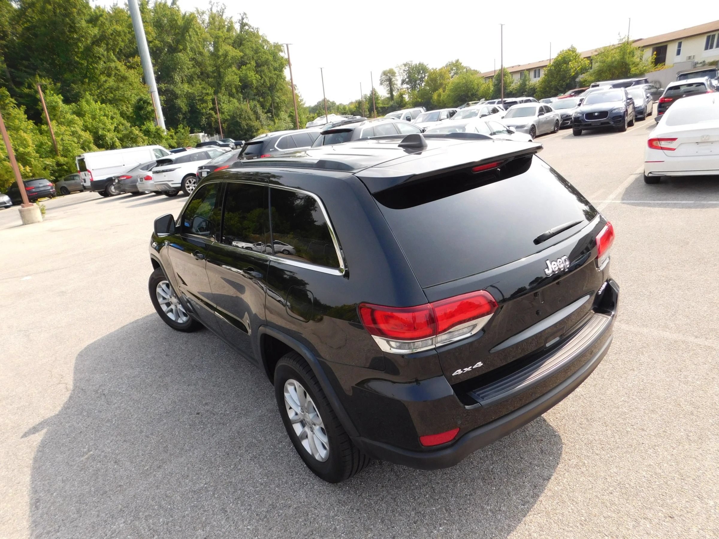 Used 2021 Jeep Grand Cherokee Laredo AWD/4WD image 8