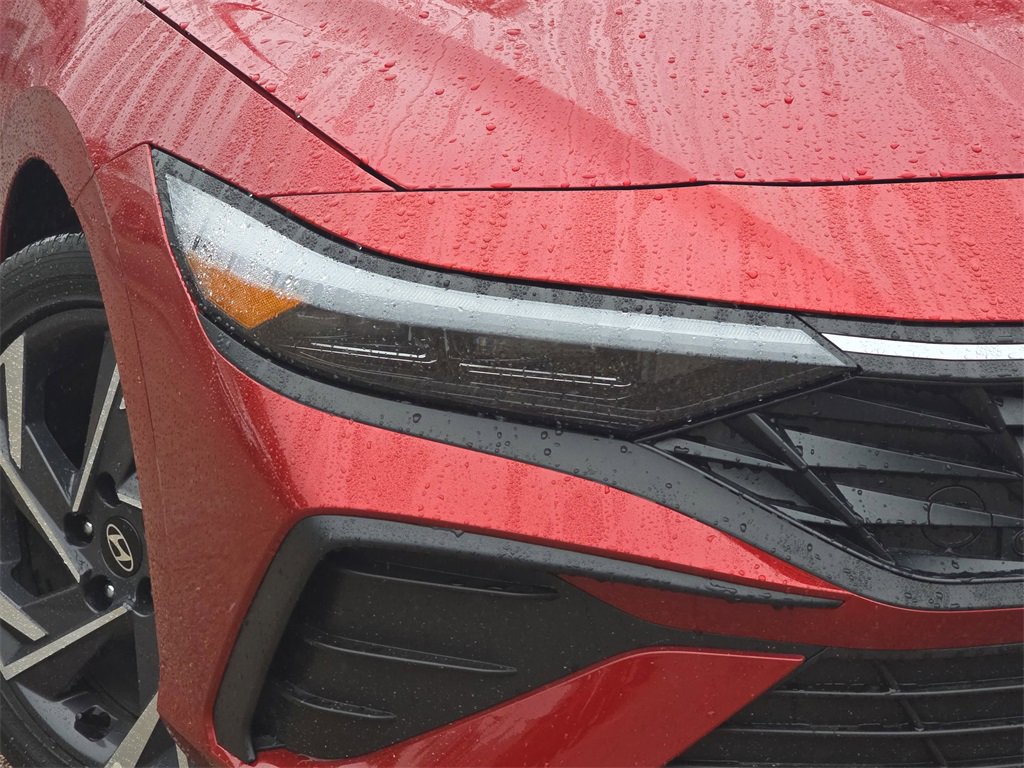 Used 2025 Hyundai Elantra SEL image 29