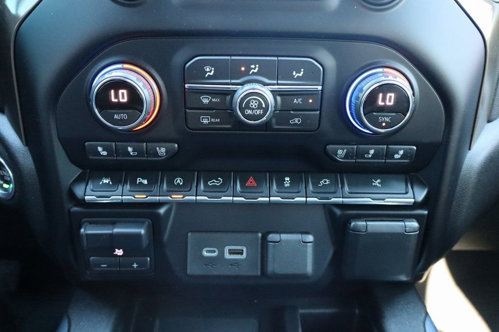 Used 2021 Chevrolet Silverado 1500 High Country w/ Technology Package image 12