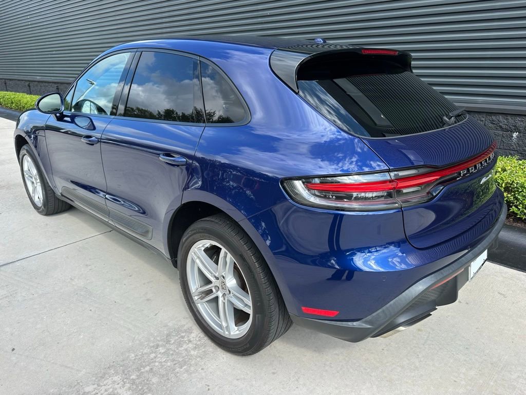 Certified 2022 Porsche Macan AWD/4WD image 3