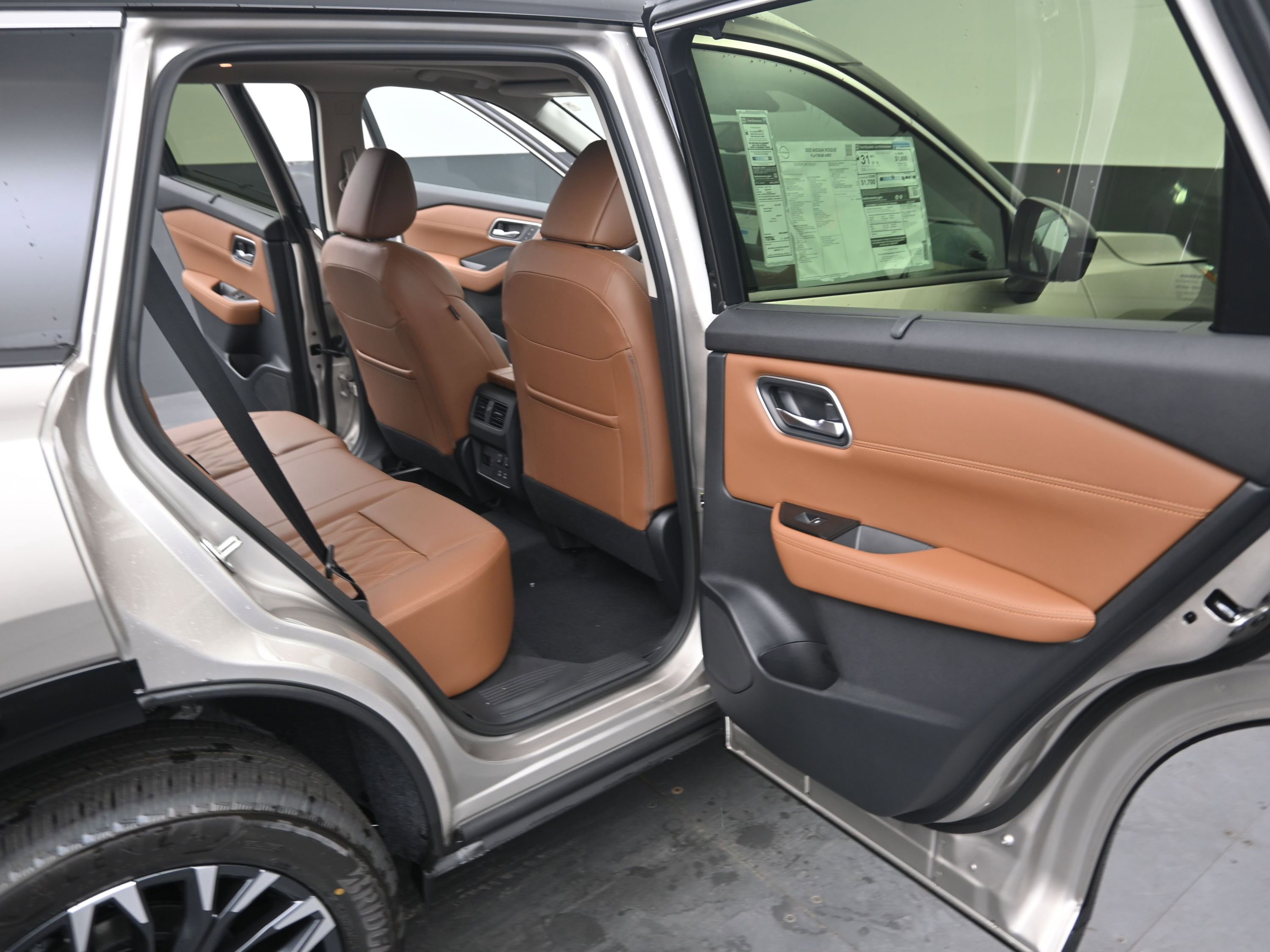 New 2025 Nissan Kicks SR image 17