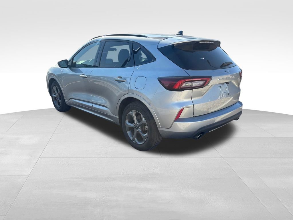 Used 2024 Ford Escape ST-Line w/ Cold Weather Package FWD image 5