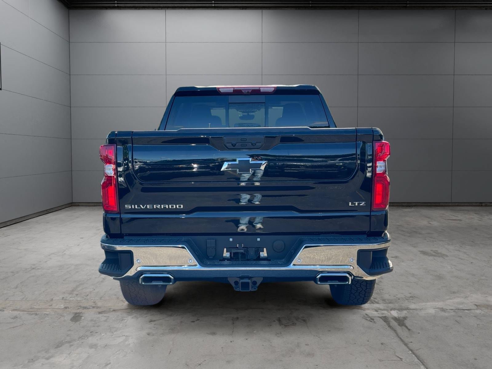 New 2026 Chevrolet Silverado 1500 LTZ w/ LTZ Premium Package AWD/4WD image 4