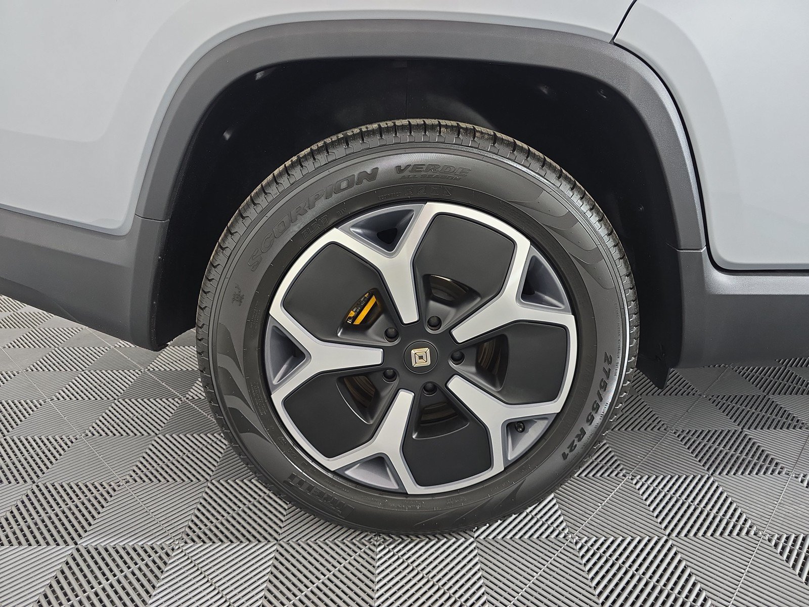 Used 2024 Rivian R1T Adventure AWD/4WD image 12
