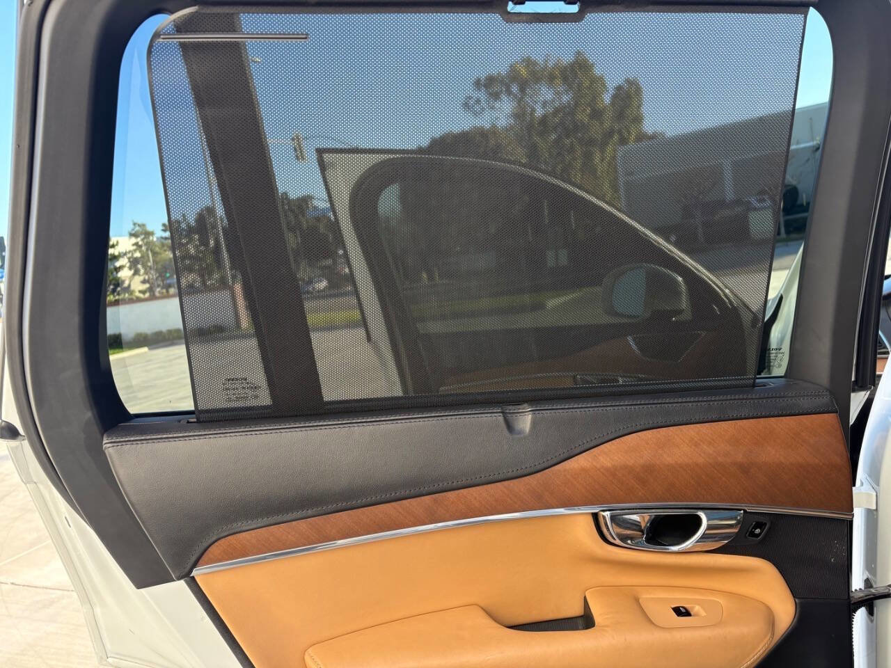 Used 2016 Volvo XC90 T8 Inscription image 19