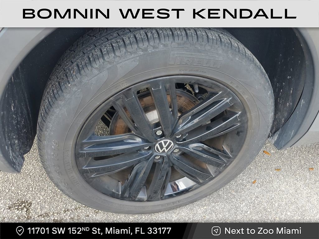 Used 2022 Volkswagen Tiguan SE R-Line image 9