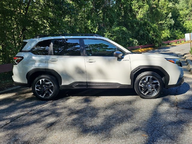 Used 2025 Subaru Forester Limited AWD/4WD image 2