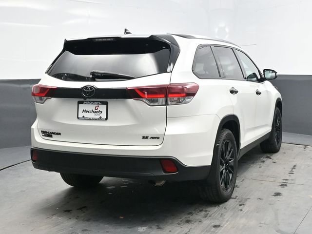 Used 2019 Toyota Highlander SE w/ Nightshade Edition AWD/4WD image 6