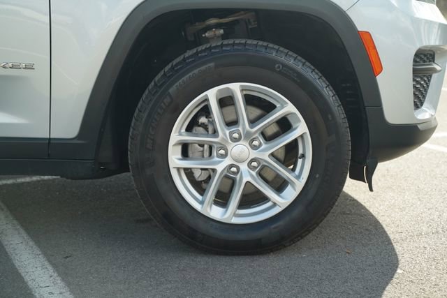 Used 2024 Jeep Grand Cherokee Laredo X image 44