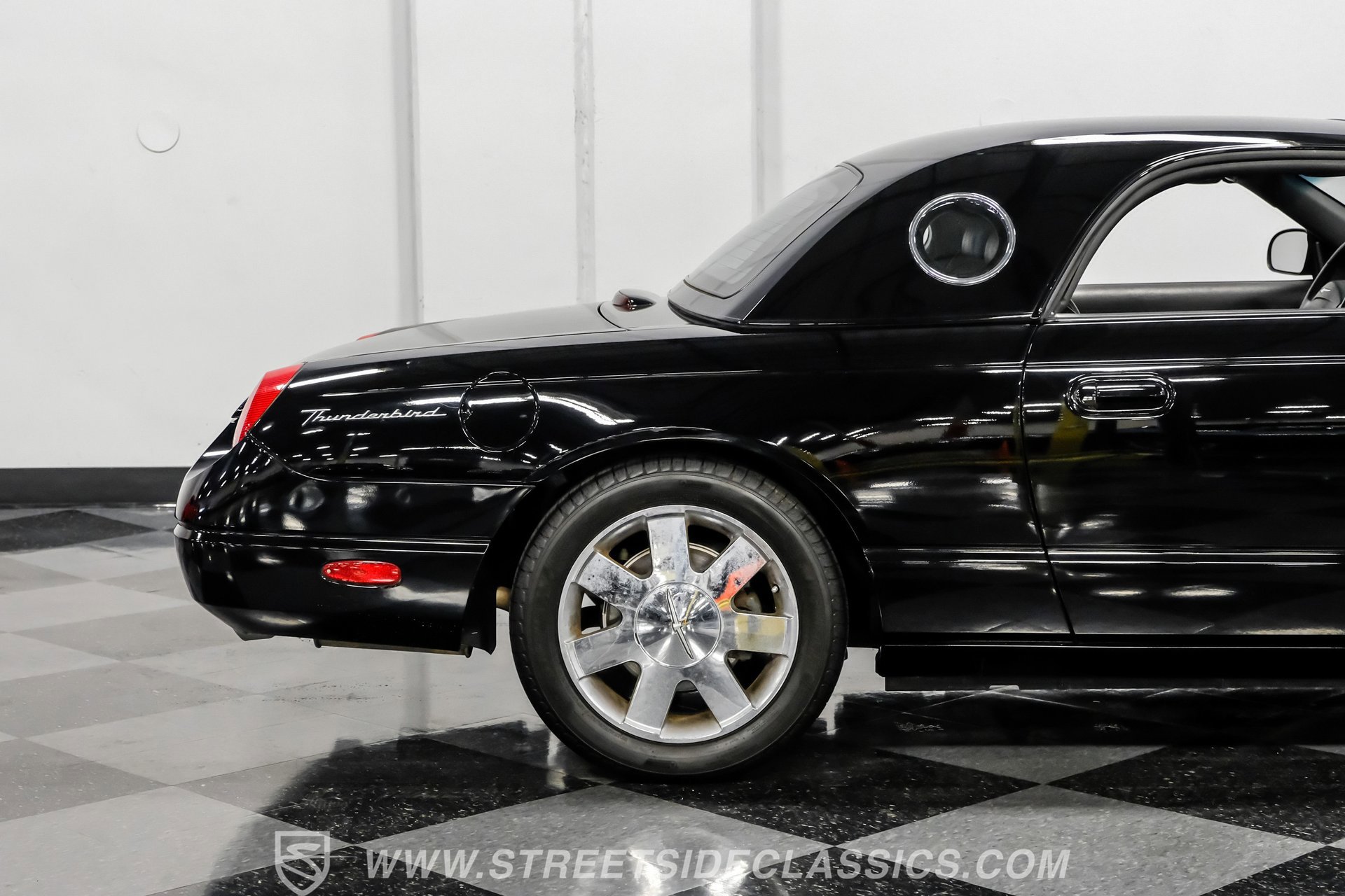 Used 2002 Ford Thunderbird image 33