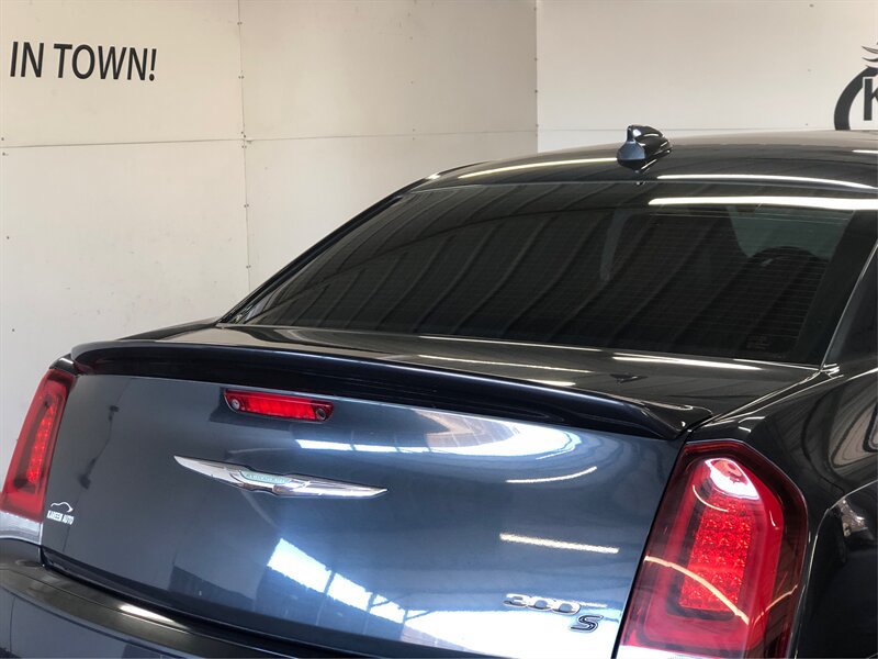 Used 2018 Chrysler 300 S w/ 300S Premium Group RWD image 21