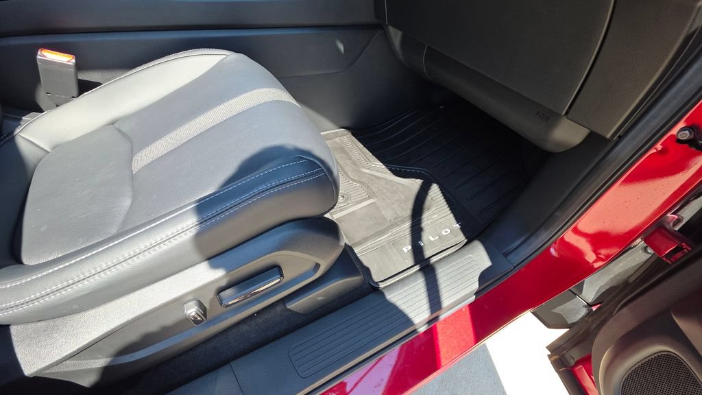 Certified 2025 Honda Pilot Touring image 13