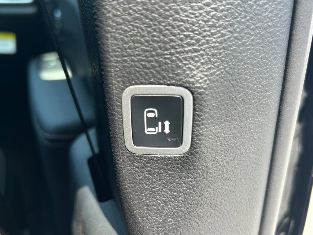 New 2025 Chrysler Pacifica Select w/ Uconnect Theater Family Group image 32