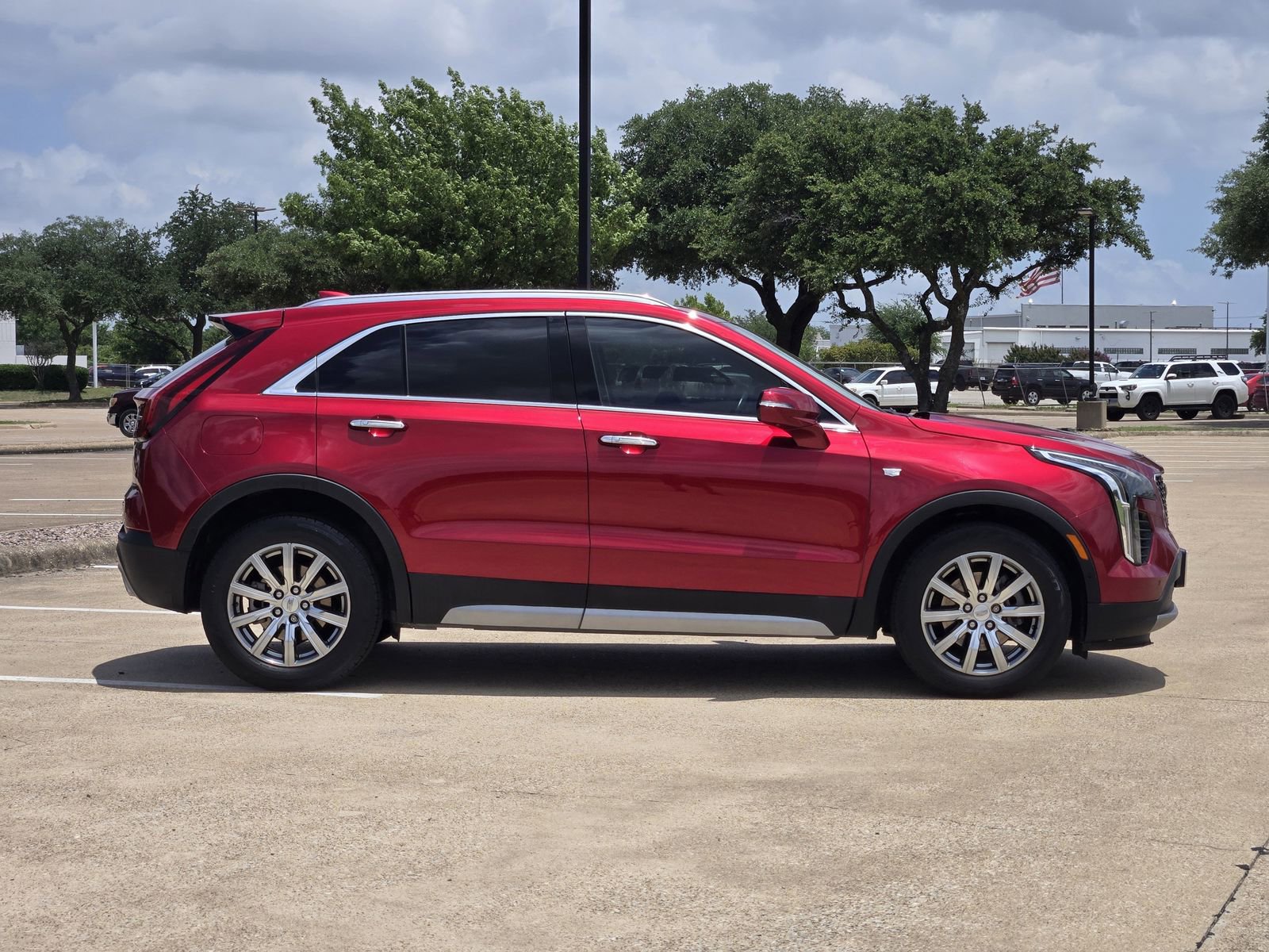 Used 2022 Cadillac XT4 Premium Luxury w/ Enhanced Visibility Package FWD image 7