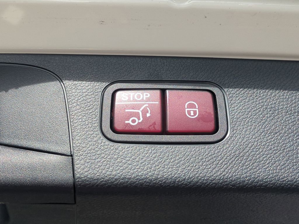 Used 2022 Mercedes-Benz GLC 300 4MATIC image 15