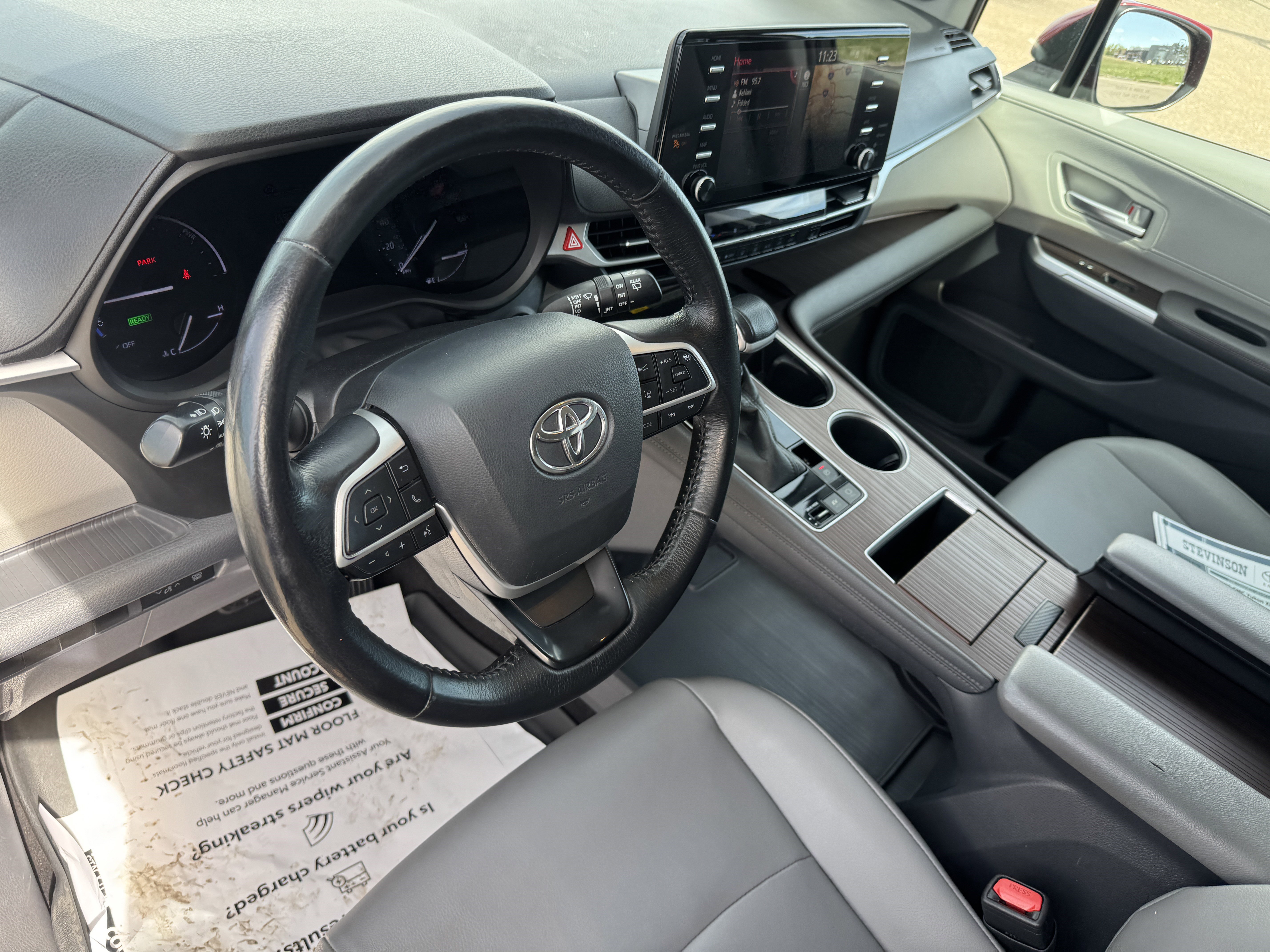 Used 2021 Toyota Sienna XLE w/ XLE Plus Package image 12