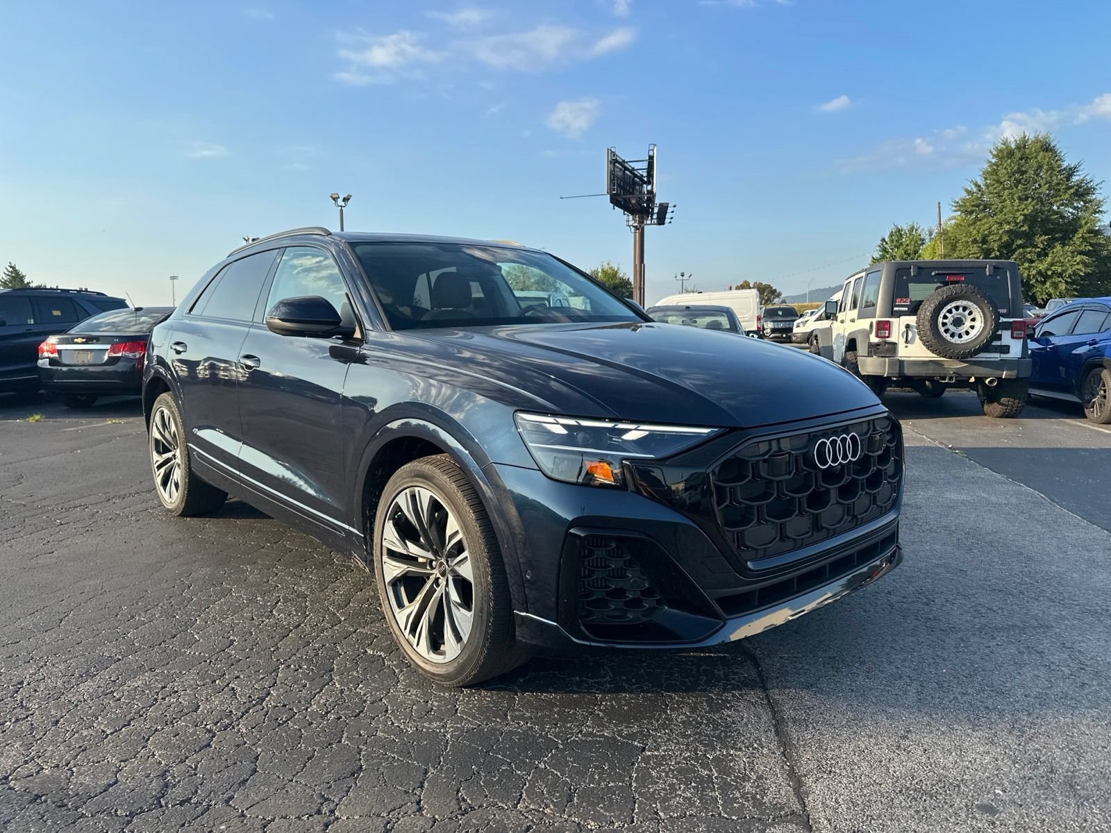 Used 2025 Audi Q8 Premium Plus AWD/4WD image 3