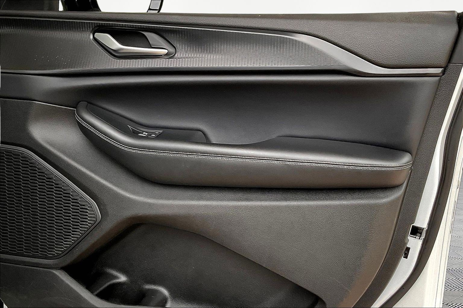 Used 2023 Jeep Grand Cherokee L Laredo AWD/4WD image 28