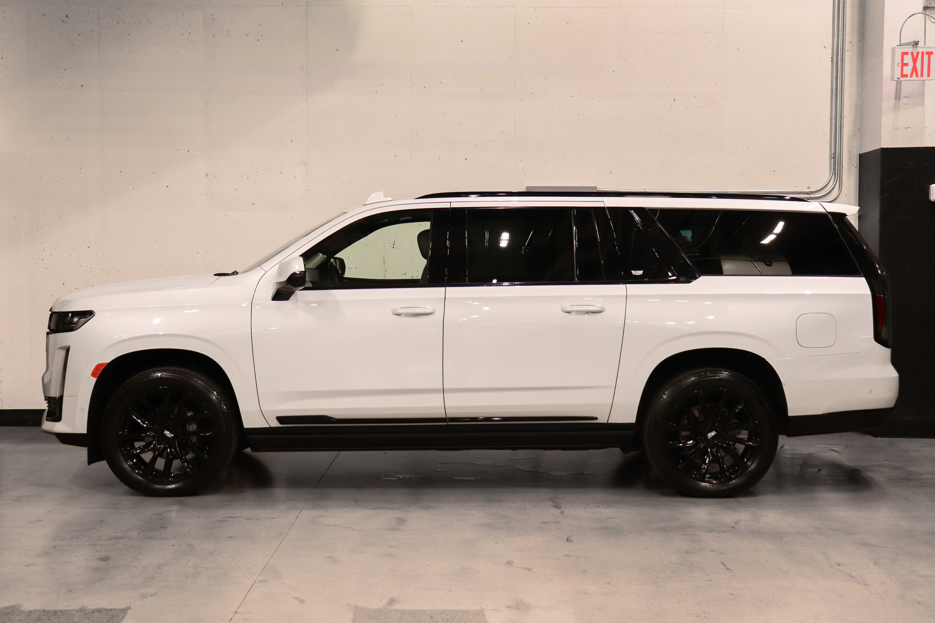 Used 2023 Cadillac Escalade ESV Sport Platinum w/ LPO, ONYX Package image 2