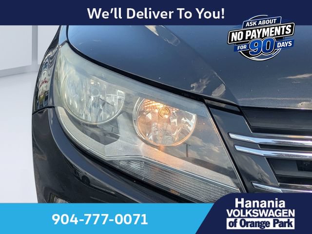 Used 2017 Volkswagen Tiguan Limited w/ Alloy Wheels Package FWD image 9