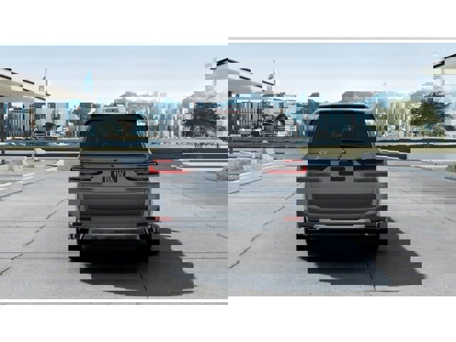 Used 2026 BMW X7 xDrive40i w/ Premium Package image 5