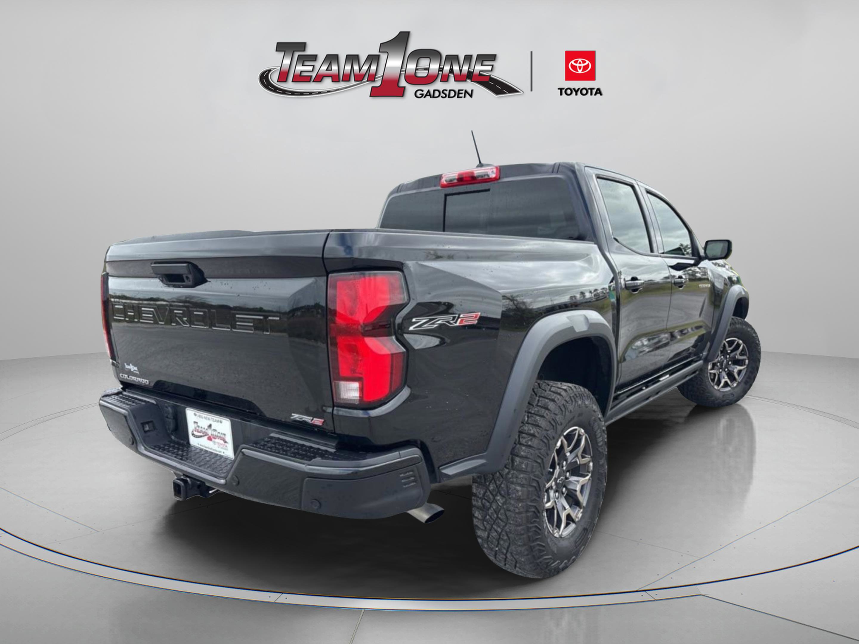 Used 2025 Chevrolet Colorado ZR2 w/ Technology Package AWD/4WD image 12