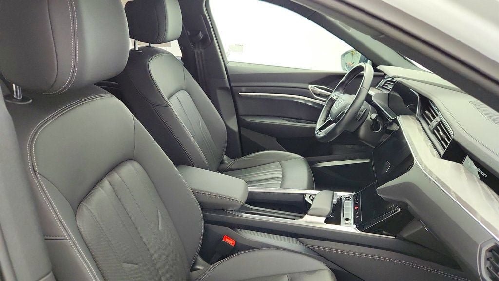 Used 2024 Audi Q8 e-tron Premium Plus image 25