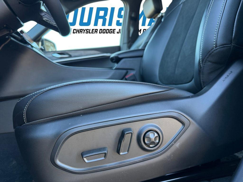 New 2026 Jeep Grand Cherokee Laredo image 29