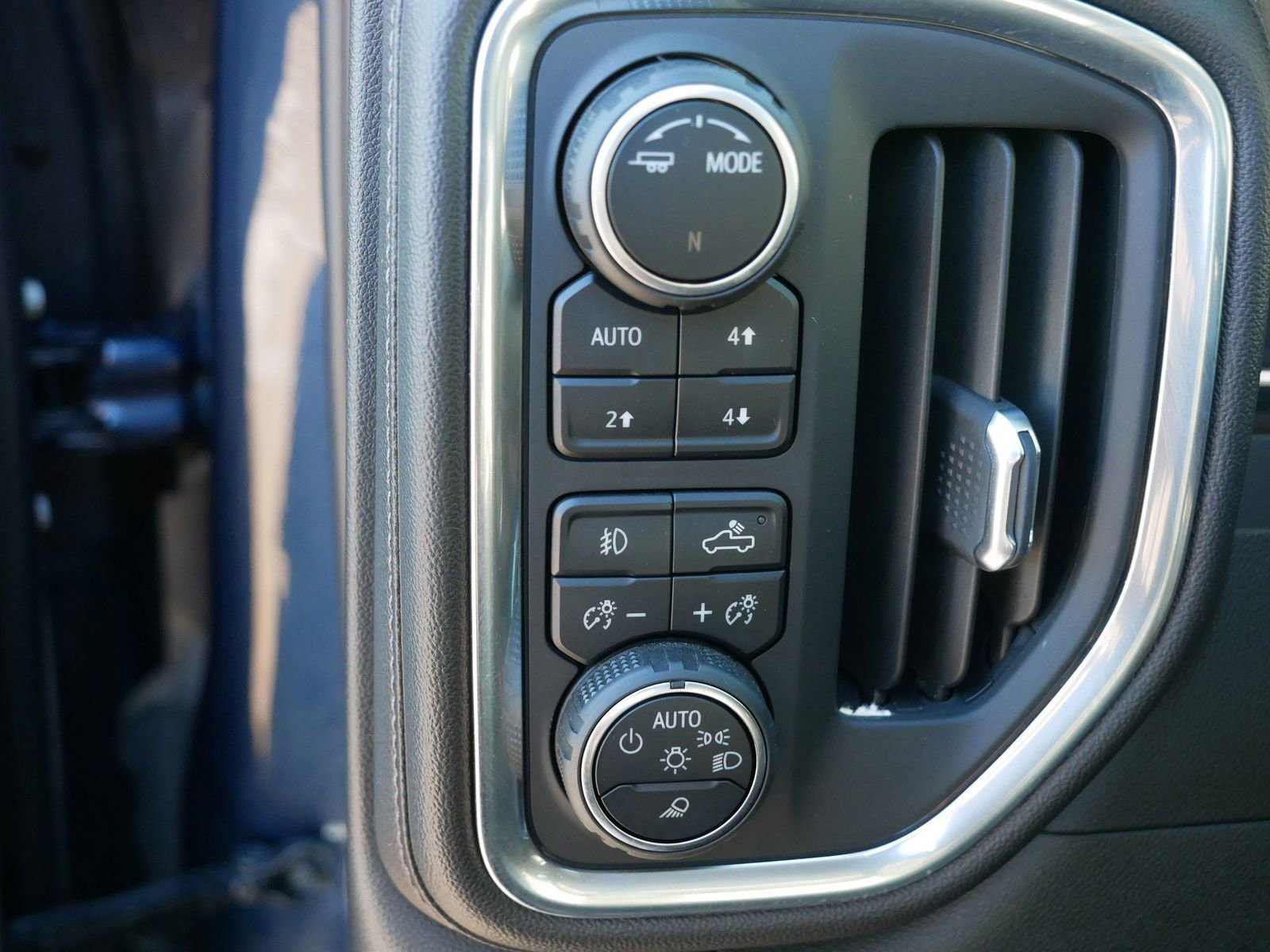 Used 2022 Chevrolet Silverado 3500 LTZ w/ LTZ Convenience Package image 17