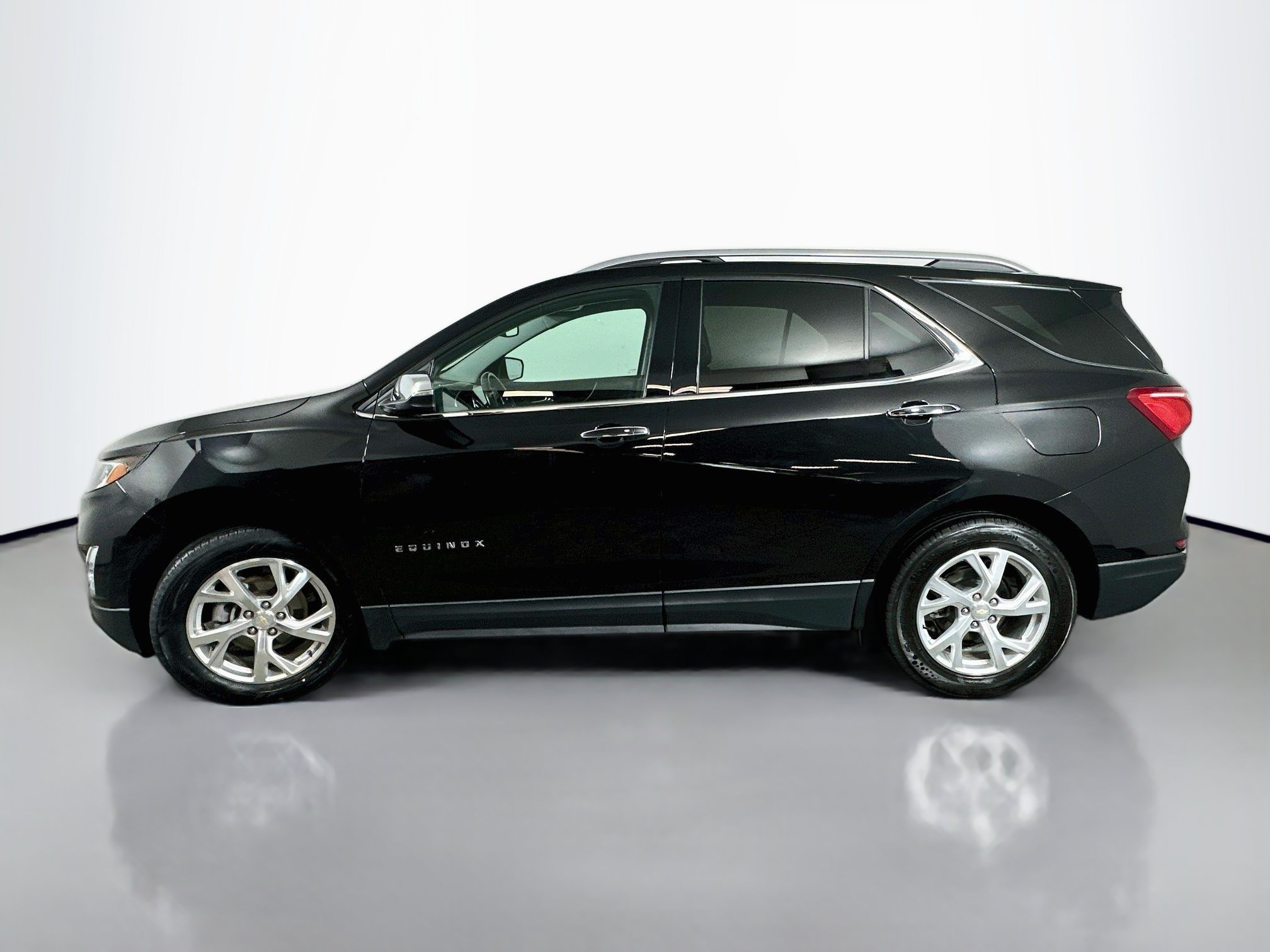 Used 2021 Chevrolet Equinox Premier FWD image 4