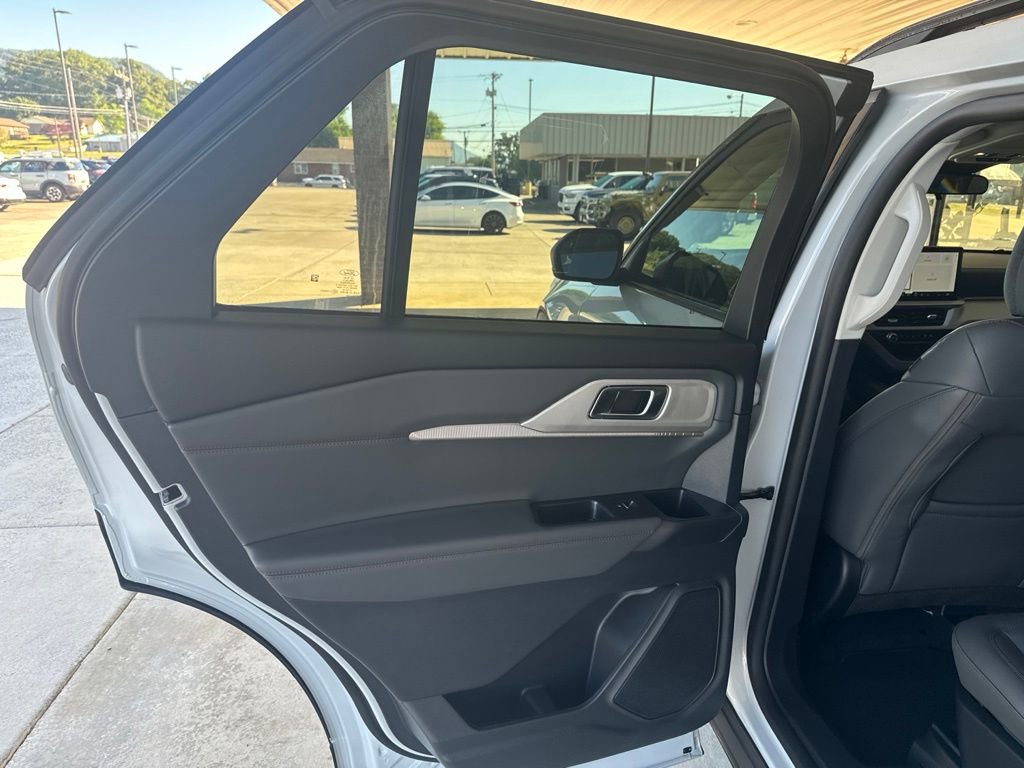 New 2026 Ford Explorer Active RWD image 19