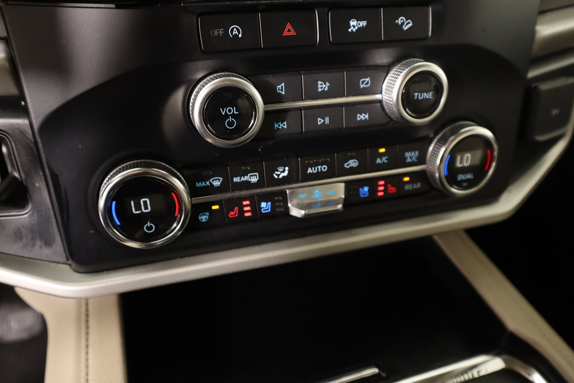 Used 2024 Ford Expedition Max XLT image 8
