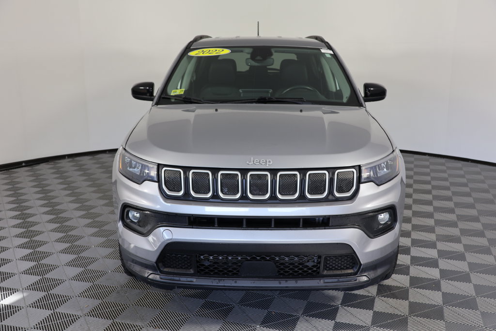 Used 2022 Jeep Compass Latitude w/ Convenience Group AWD/4WD image 3