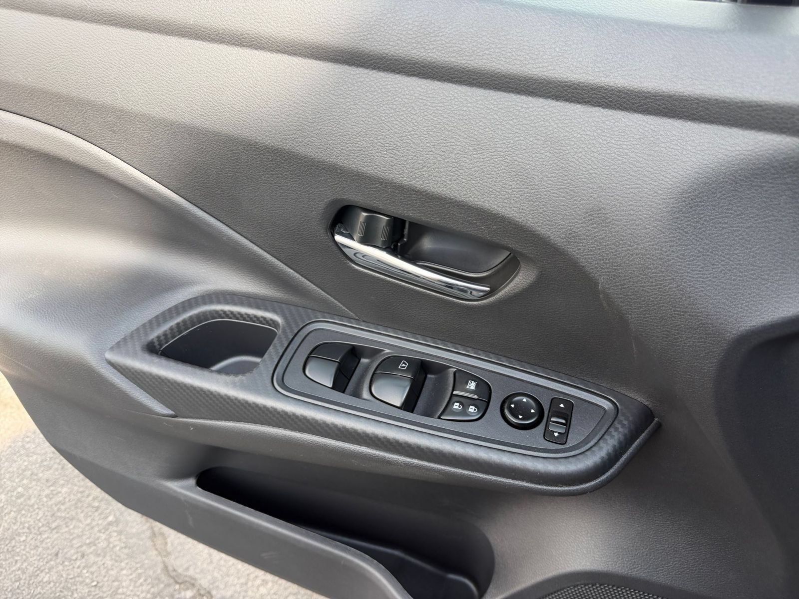 Used 2025 Nissan Versa SV FWD image 15