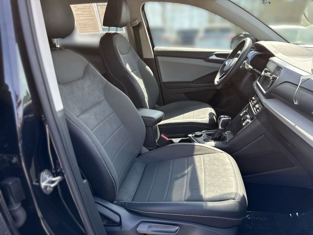 Used 2022 Volkswagen Taos SE w/ Panoramic Sunroof Package image 25