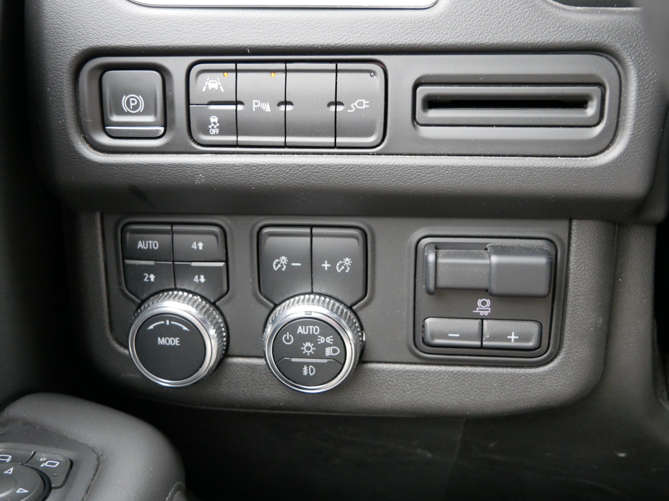 Used 2022 GMC Yukon SLE w/ Max Trailering Package AWD/4WD image 25