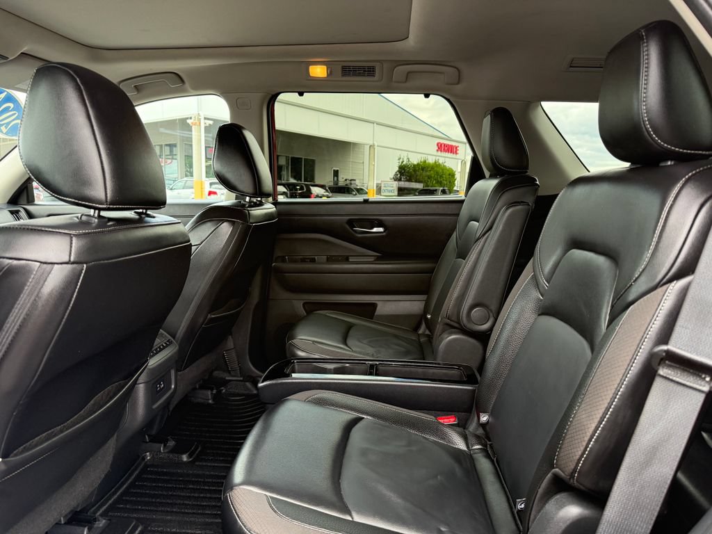 Used 2024 Nissan Pathfinder SL w/ SL Premium Package AWD/4WD image 16
