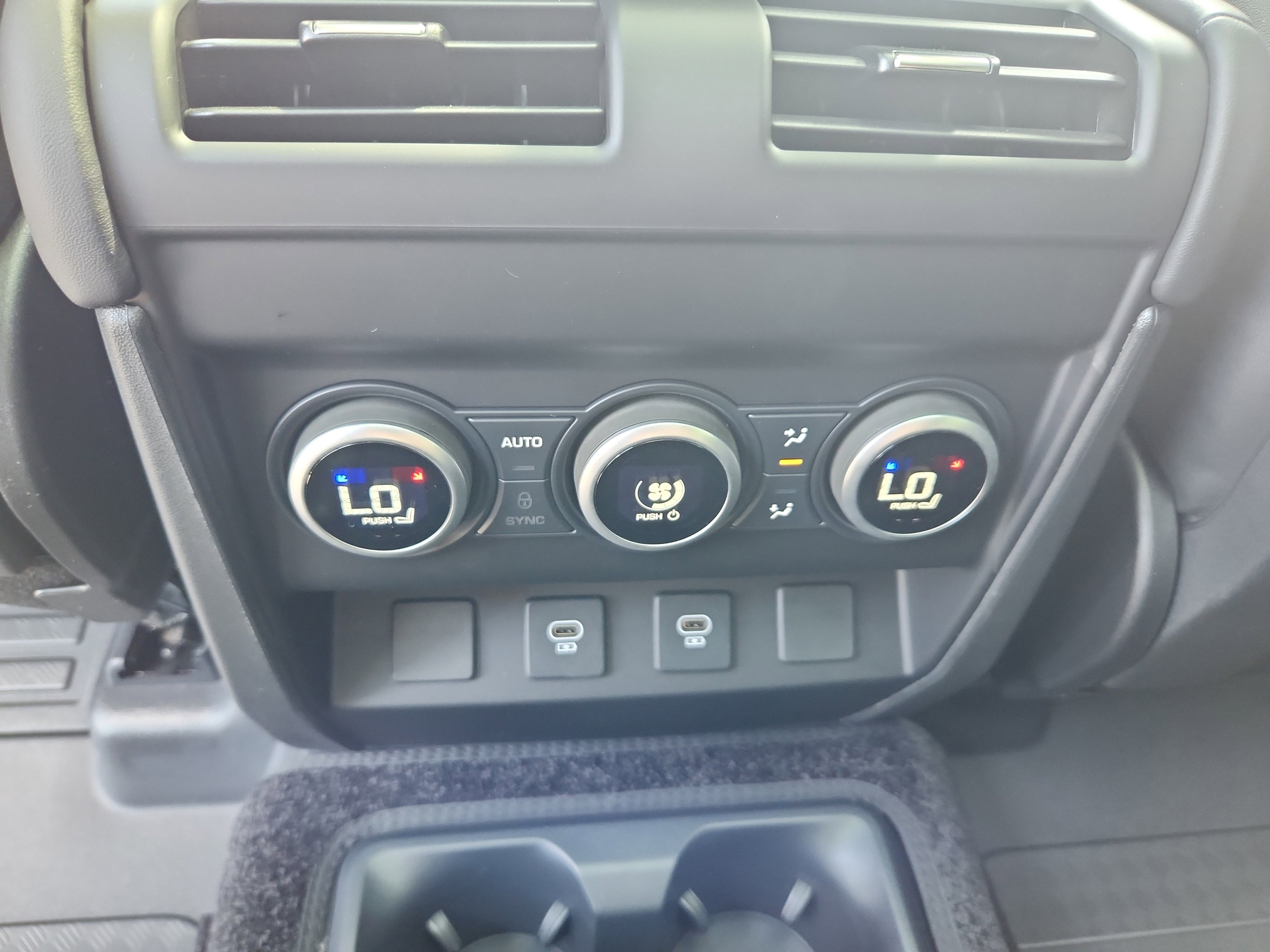 Used 2025 Land Rover Defender 130 S image 24