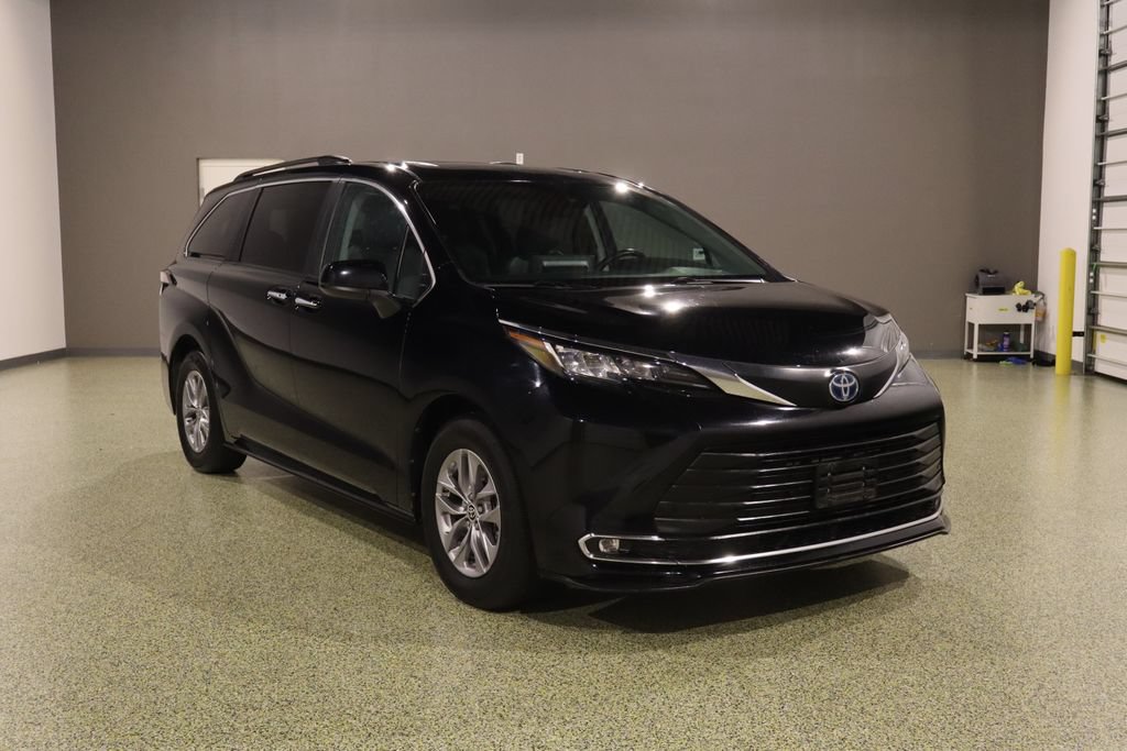 Used 2023 Toyota Sienna XLE