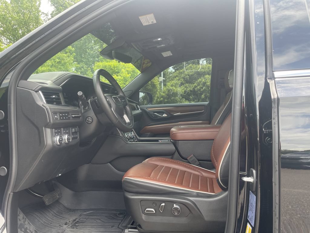 Used 2024 GMC Yukon Denali Ultimate AWD/4WD image 12