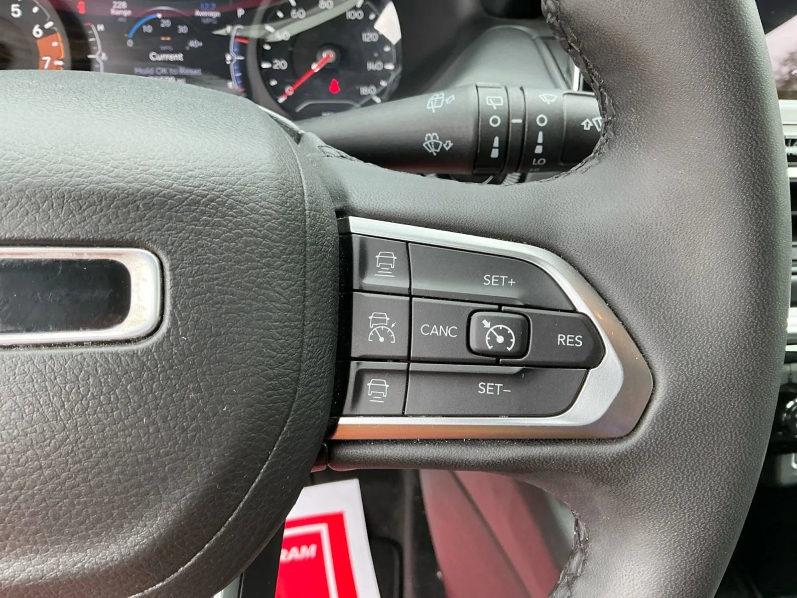 Used 2023 Jeep Compass Limited image 28