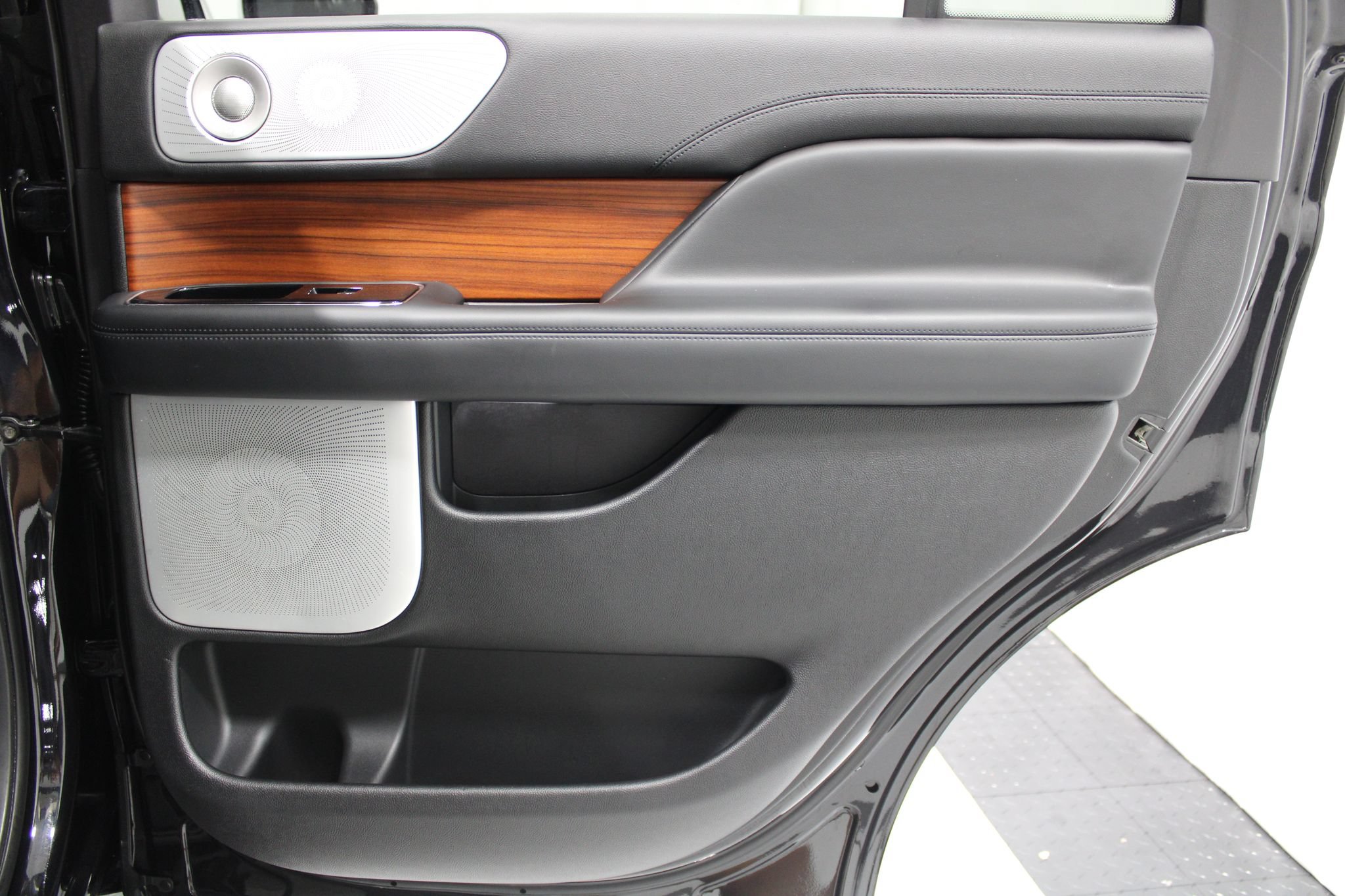 Used 2019 Lincoln Navigator Reserve AWD/4WD image 23