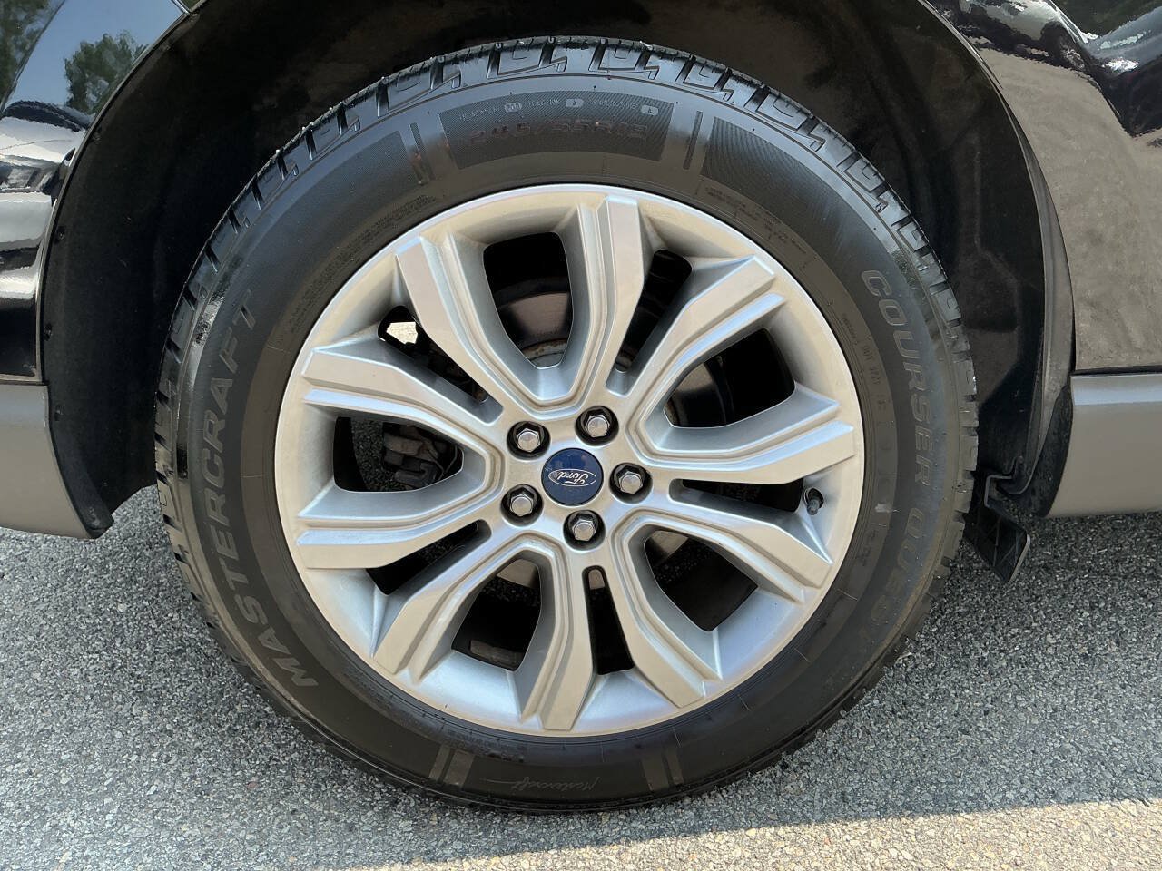 Used 2019 Ford Edge Titanium w/ Equipment Group 301A AWD/4WD image 11