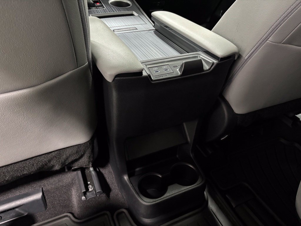 Used 2025 Toyota Sienna XLE AWD/4WD image 47