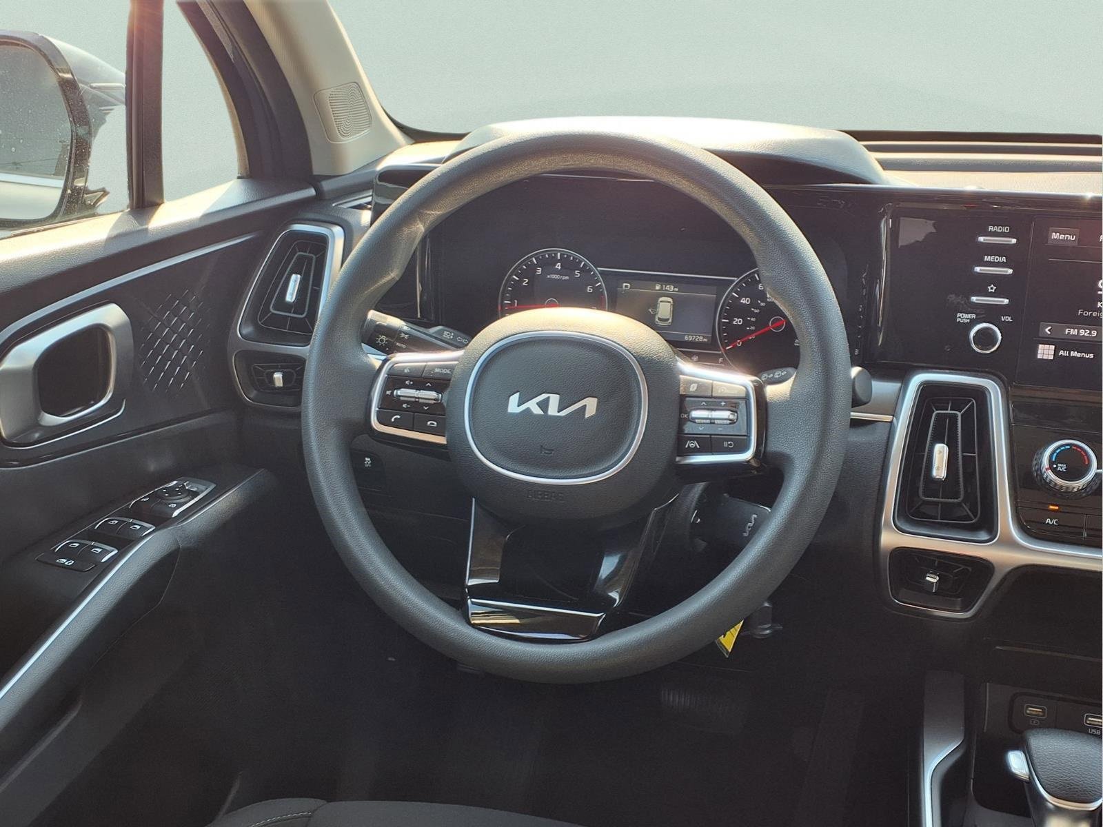 Used 2023 Kia Sorento LX image 15