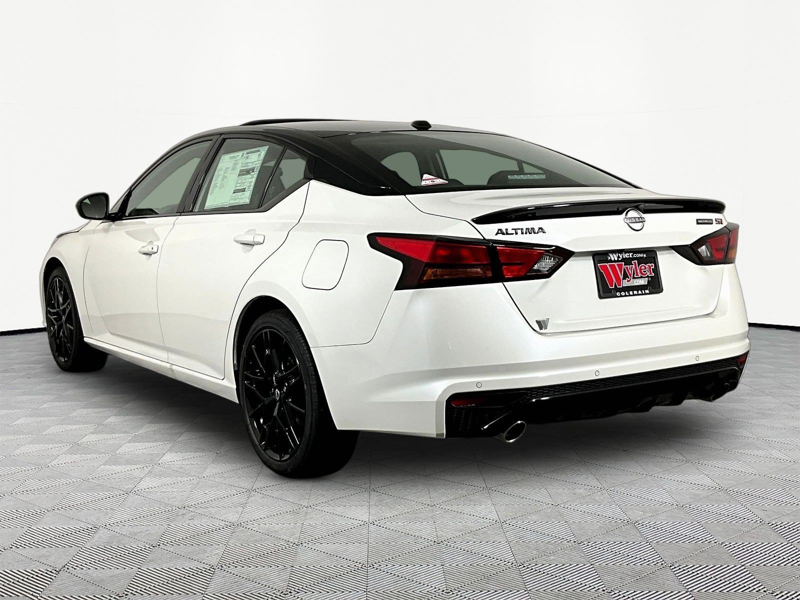 New 2026 Nissan Altima 2.5 SR w/ SR Midnight Edition Package FWD image 4