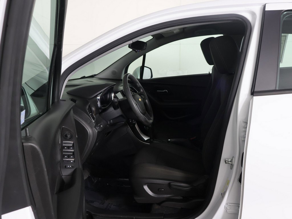 Used 2021 Chevrolet Trax LS image 26