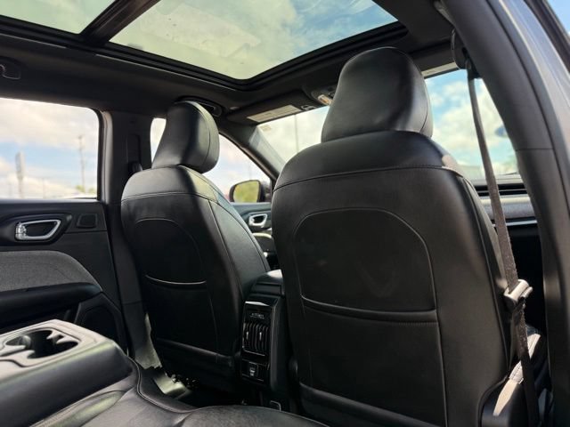 Used 2023 Jeep Compass Latitude w/ Sun and Sound Group AWD/4WD image 21