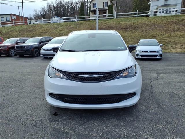 New 2026 Chrysler Voyager LX image 2